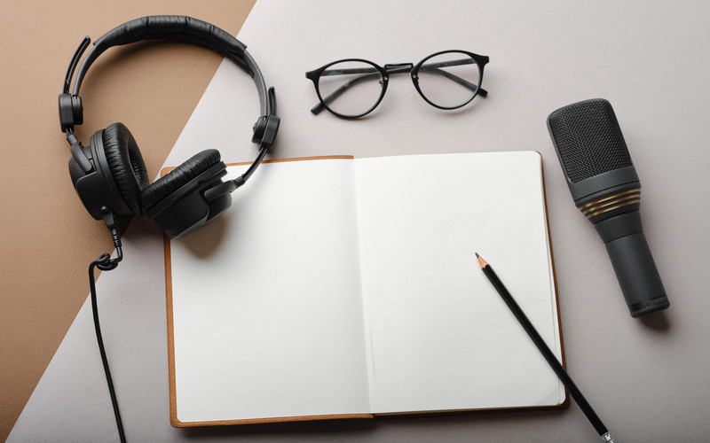 Lesungen - die Bühne der Schriftsteller - Mikrophone buch