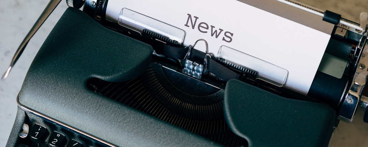 Schreibmaschine mit Blatt News