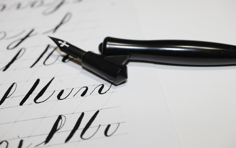 Kalligraphie schreiben mit Kugelschreiber