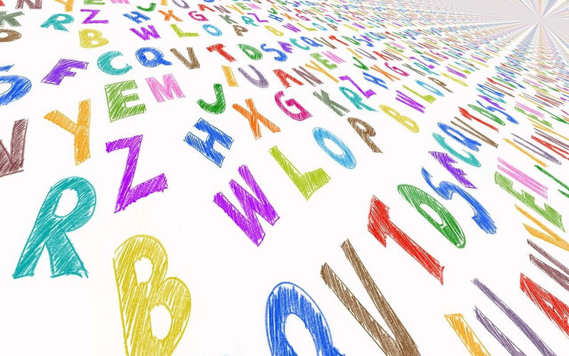 Sprachliche-Fehler-bunte-buchstaben