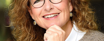 Porträtfoto der Autorin Andrea Schüller