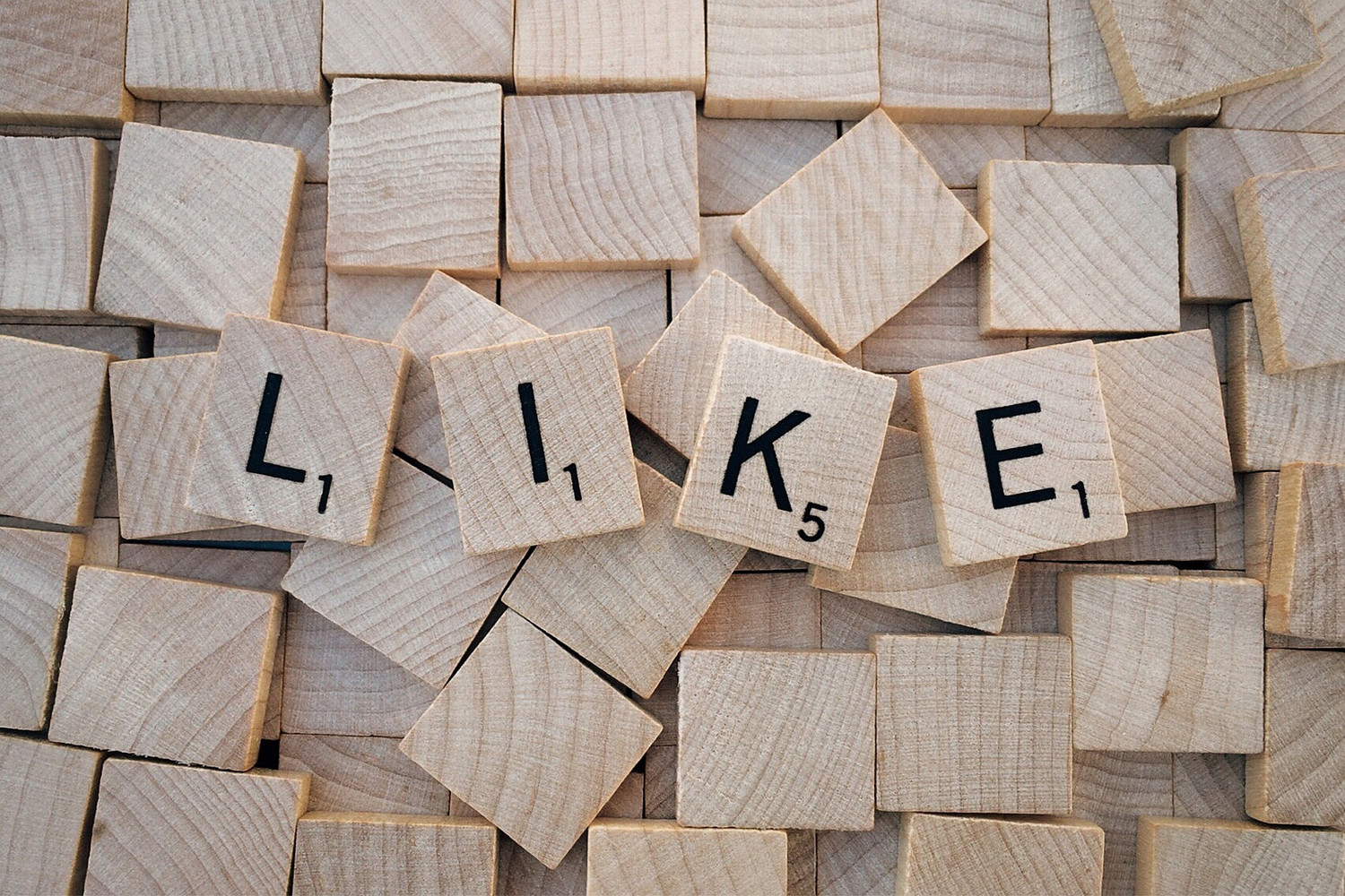 LIKE Buchstaben aus Holz