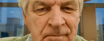Porträtfoto des Autors Alexander Bröstl
