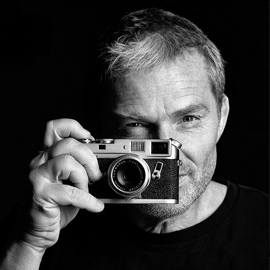 Manfred_Baumann_Photographer_2022_by_Raphael_Kajetan_Krottenauer_web.jpg 