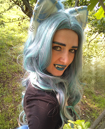 Porträtfoto der Autorin Jenny Skarvayna