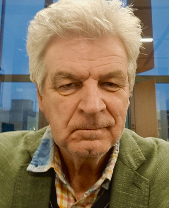 Porträtfoto des Autors Alexander Bröstl