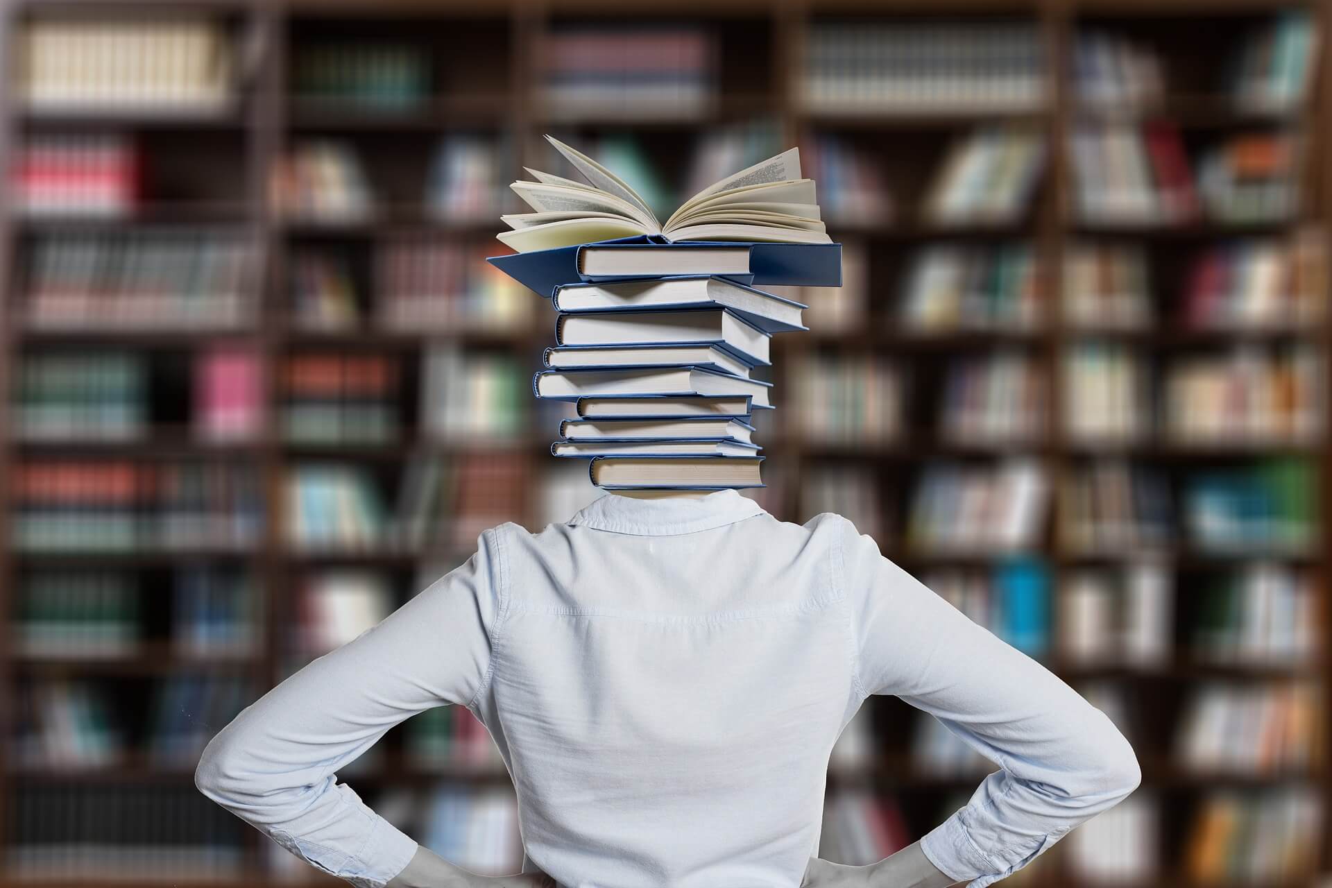 Buchideen finden - Bücher auf dem Körper statt Kopf