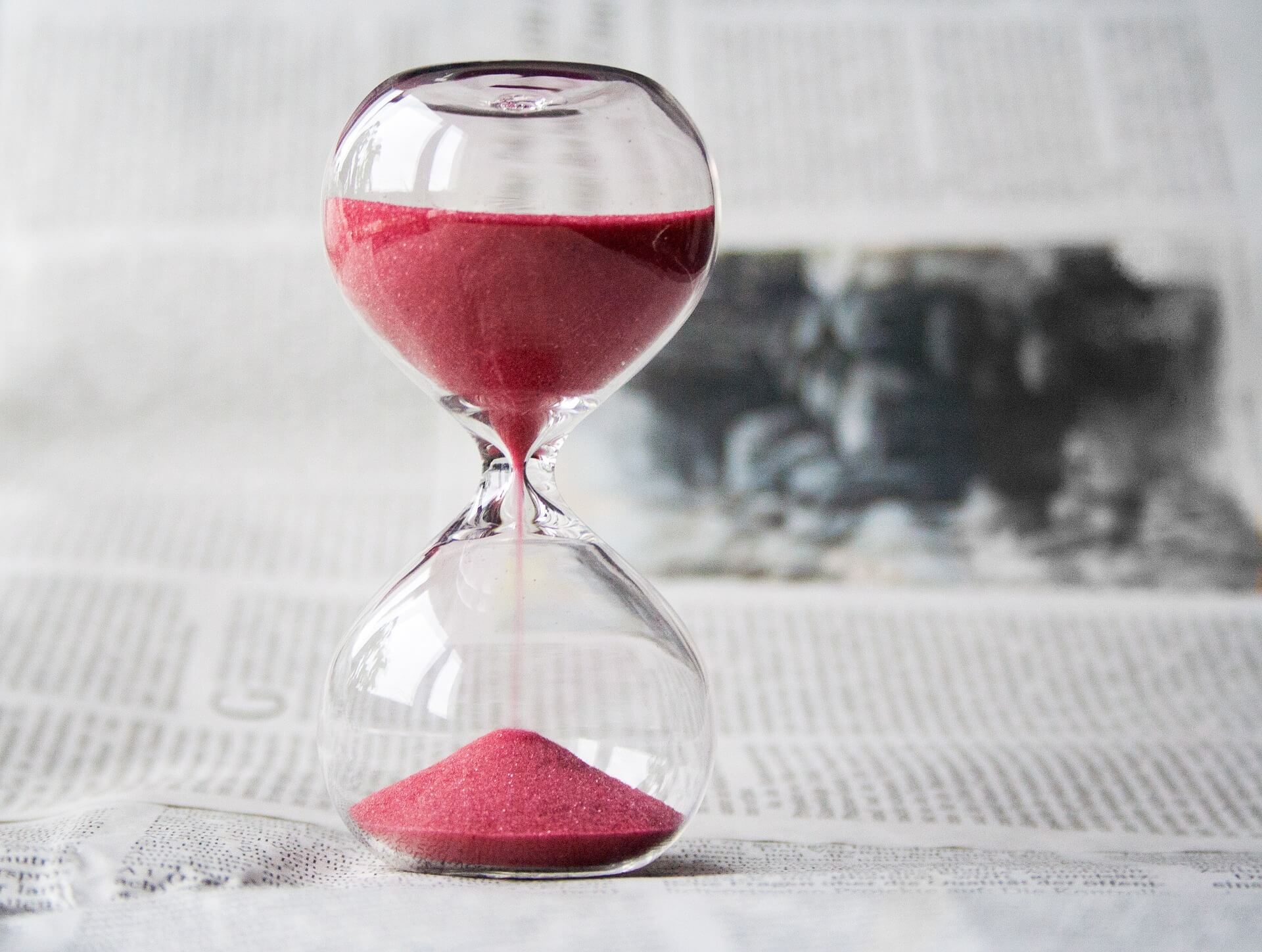 Presseaussendung zur Buchveröffentlichung schreiben - Sanduhr
