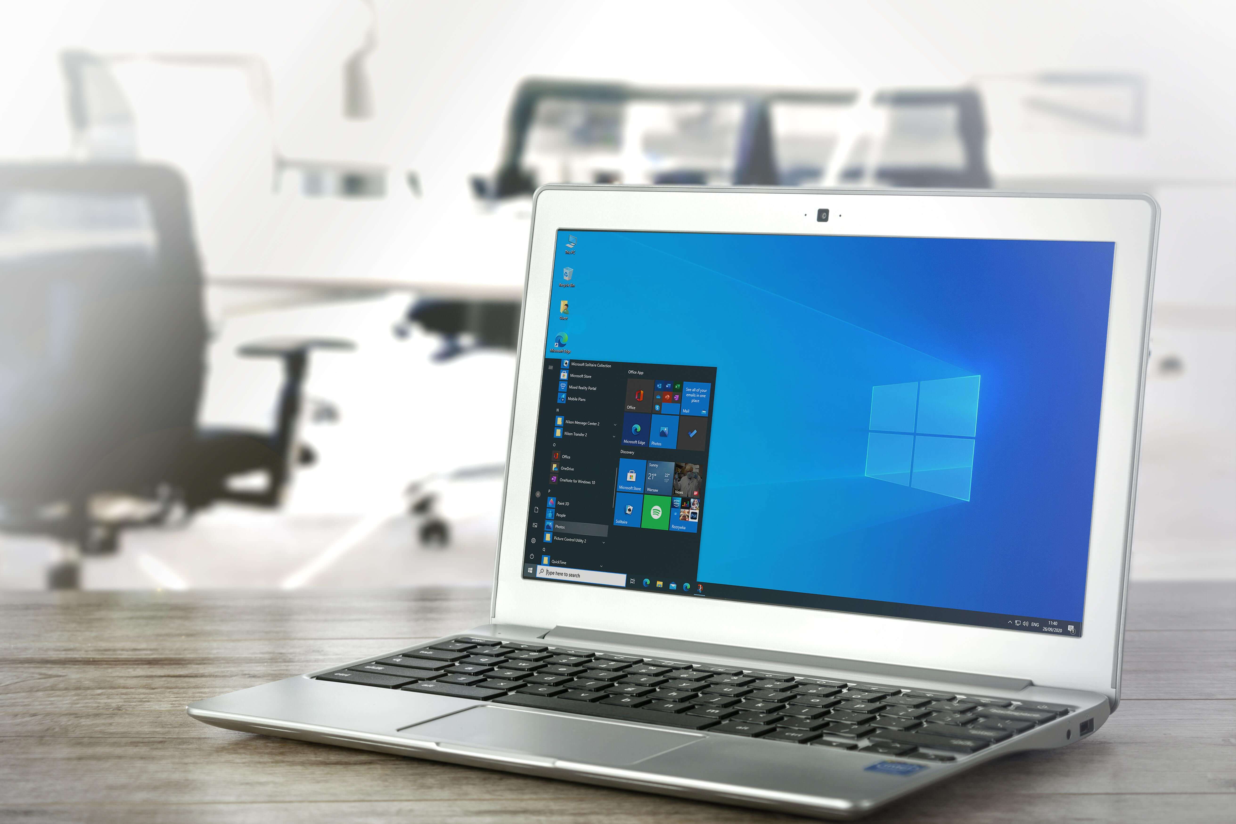 Wie schreibt man ein Buch - Laptop mit Windows zum Thema